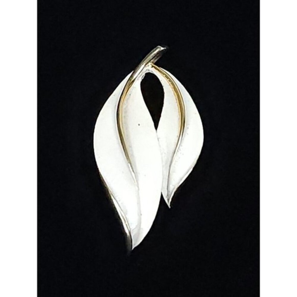 Vintage Gold Tone Sarah Coventry Signed Womens White Leafs Floral Brooch Pin